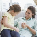 Mantén ocupados a los más pequeños y ponle límites a los mayores