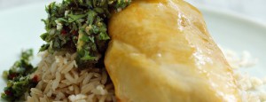 Pollo a la parrilla con chutney de cilantro