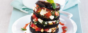 Pirámides de berenjena y queso feta