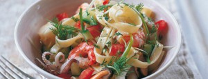 Ensalada de fideos con marisco