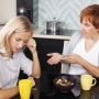 Convivir con mi suegra es muy difícil - El psicólogo responde