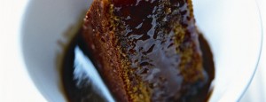 Toffee con salsa de toffee caliente