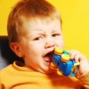 Lleva a un comportamiento sumiso o violento